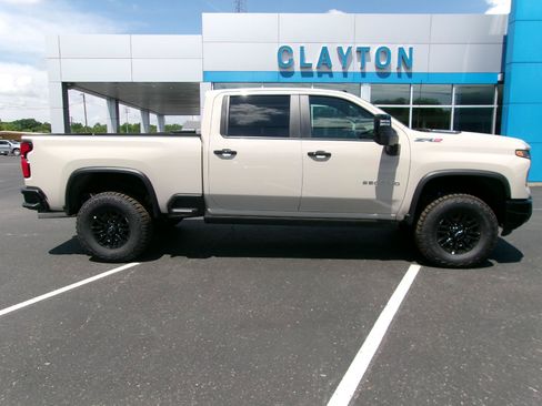 New 2026 Chevrolet Silverado 2500 ZR2 AWD/4WD image 2