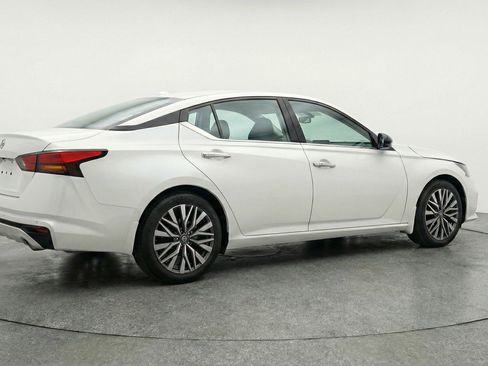 Used 2025 Nissan Altima 2.5 SV image 9