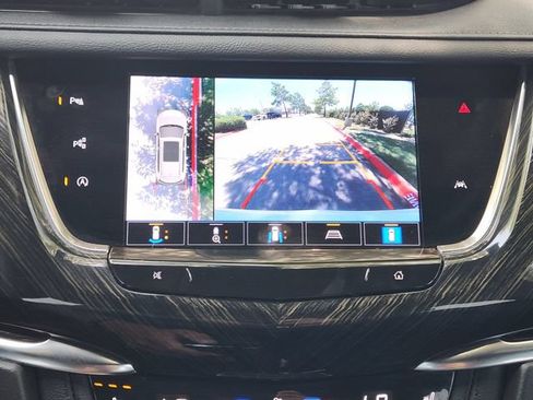 Used 2022 Cadillac XT6 Premium Luxury w/ Technology Package FWD image 19