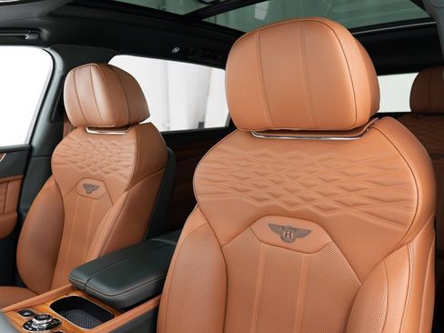Certified 2025 Bentley Bentayga Extended Wheelbase image 16
