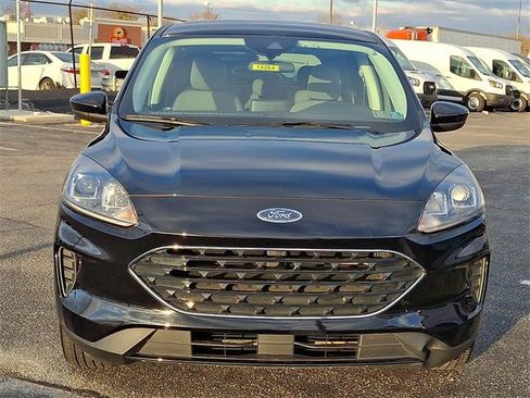 Used 2022 Ford Escape SE w/ SE Sport Appearance Package image 2