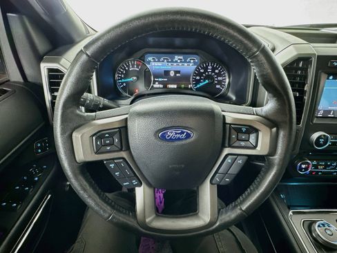 Used 2018 Ford Expedition XLT w/ Equipment Group 202A AWD/4WD image 11