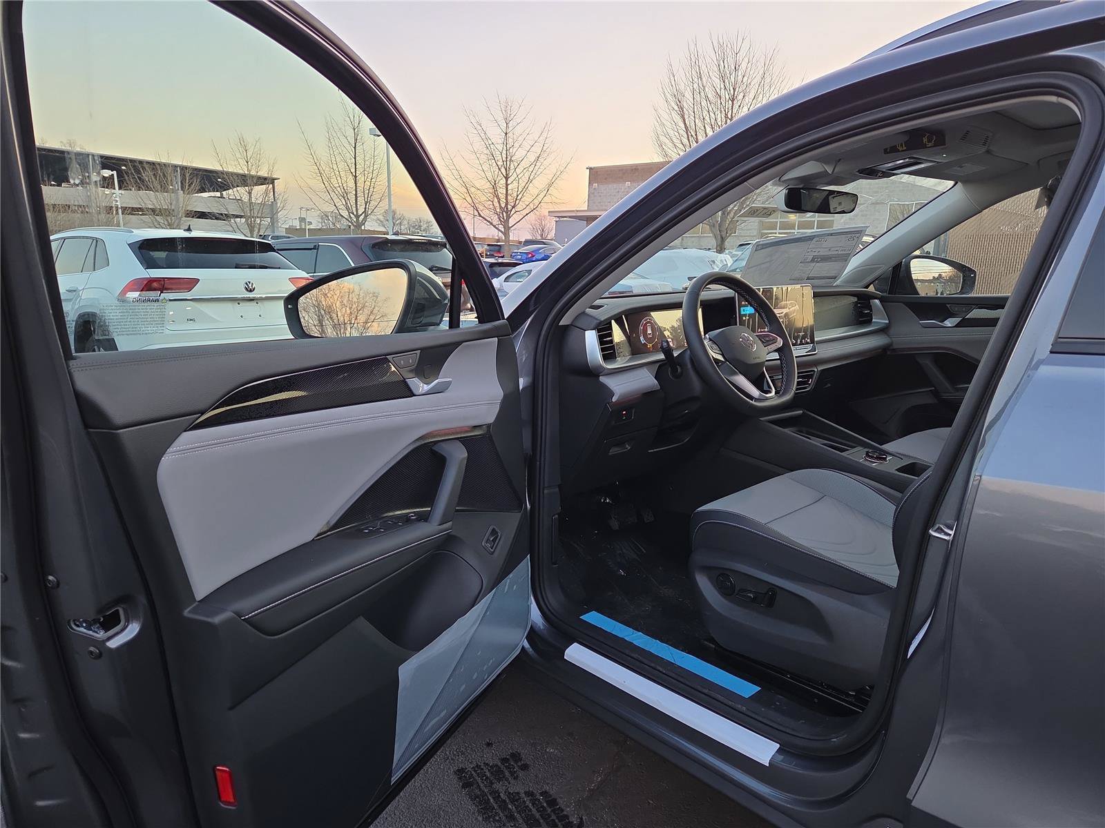 Used 2026 Volkswagen Tiguan SE AWD/4WD image 11
