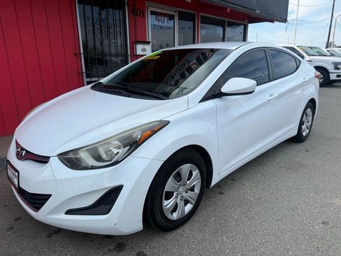 Used 2016 Hyundai Elantra SE image 2