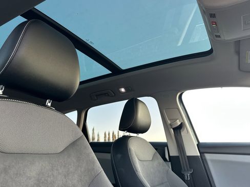 Certified 2022 Volkswagen Taos SE image 17