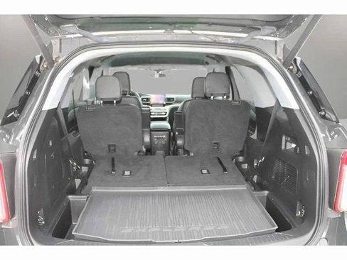 Used 2022 Ford Explorer XLT w/ Equipment Group 202A image 30