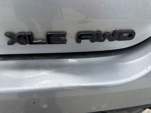 Used 2023 Toyota Highlander XLE AWD/4WD image 13