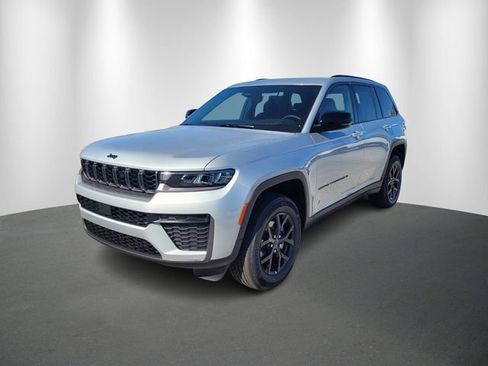 New 2026 Jeep Grand Cherokee Altitude image 2