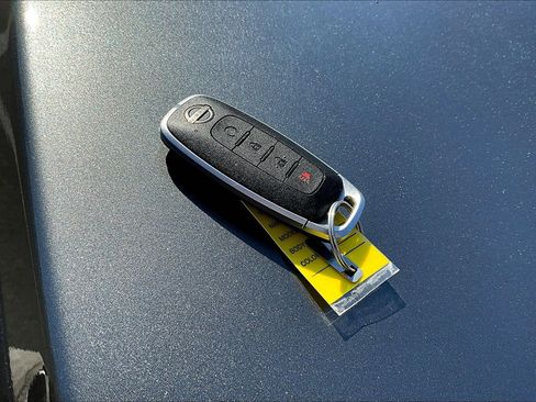 Used 2023 Nissan Rogue SV image 38