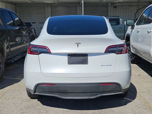 Used 2023 Tesla Model Y Long Range image 3