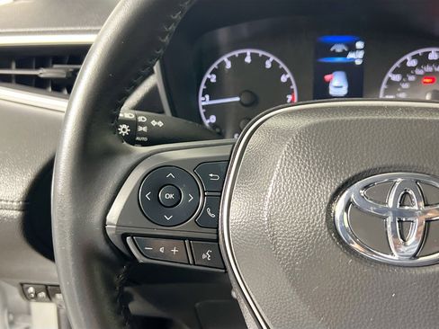 Used 2025 Toyota Corolla Cross LE FWD image 17