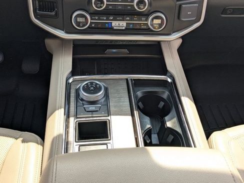 Used 2024 Ford Expedition Limited RWD image 17