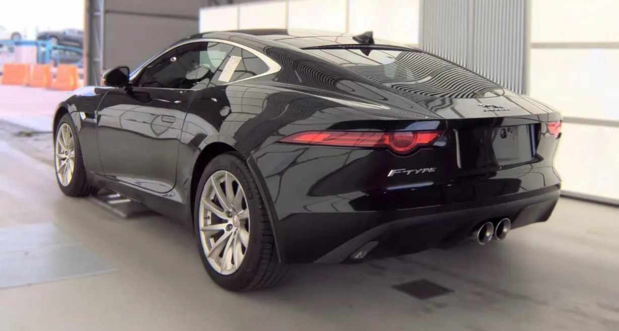 Used 2016 Jaguar F-TYPE Coupe RWD image 4