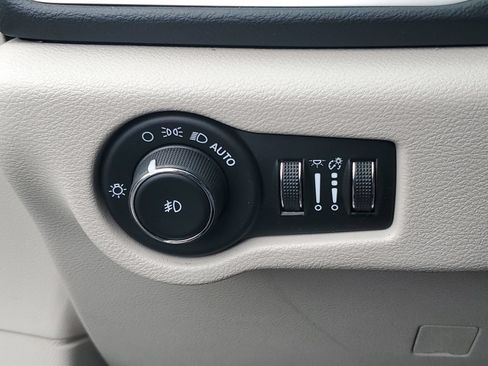 Used 2023 Chrysler Pacifica Touring-L FWD image 20