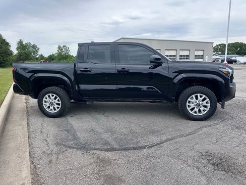 Used 2026 Toyota Tacoma SR5 AWD/4WD image 4