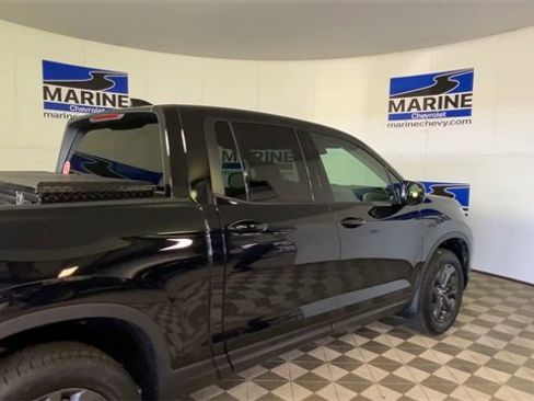 Used 2025 Honda Ridgeline Sport image 2