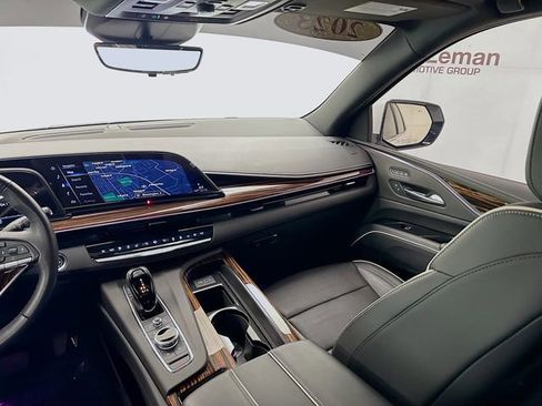 Used 2023 Cadillac Escalade Premium Luxury image 26
