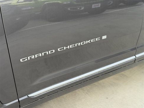 New 2025 Jeep Grand Cherokee L Summit image 10