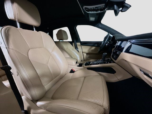 Used 2023 Porsche Macan AWD/4WD image 27