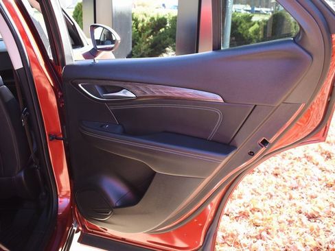 Used 2023 Buick Envision Avenir image 28