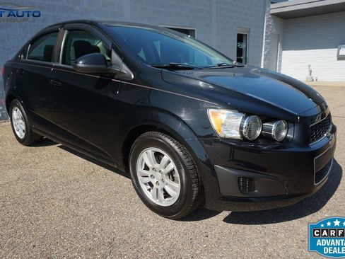 Used 2016 Chevrolet Sonic LT FWD image 1