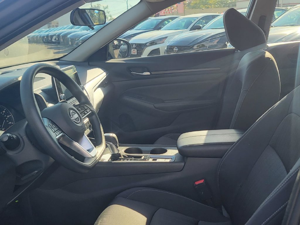 Used 2025 Nissan Altima 2.5 SV AWD/4WD image 14
