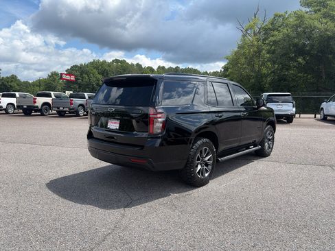 Used 2024 Chevrolet Tahoe Z71 w/ Luxury Package AWD/4WD image 3
