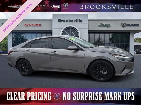 Used 2023 Hyundai Elantra SEL FWD image 1