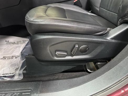 Used 2018 Ford Explorer XLT w/ Equipment Group 202A AWD/4WD image 8