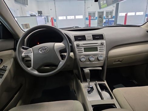 Used 2010 Toyota Camry LE image 8