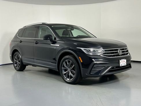 Used 2023 Volkswagen Tiguan SE w/ Panoramic Sunroof Package AWD/4WD image 1