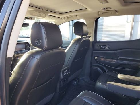 Used 2023 GMC Acadia Denali w/ Denali Ultimate Package FWD image 9