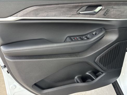 New 2025 Jeep Grand Cherokee L Limited image 9