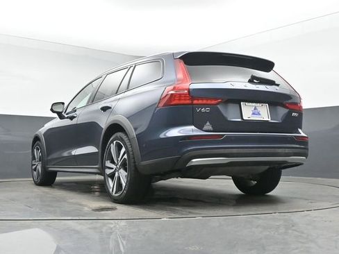 Used 2025 Volvo V60 B5 Cross Country Plus AWD/4WD image 40
