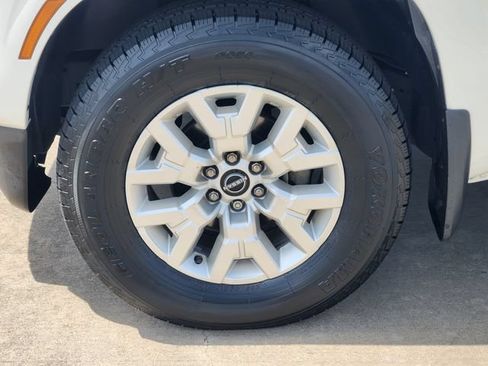 Used 2022 Nissan Frontier SV w/ Technology Package RWD image 10