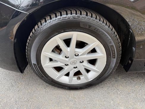 Used 2012 Toyota Prius V Five image 20