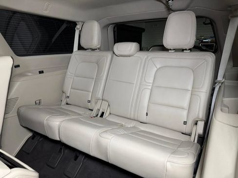 Used 2019 Lincoln Navigator L Reserve AWD/4WD image 18