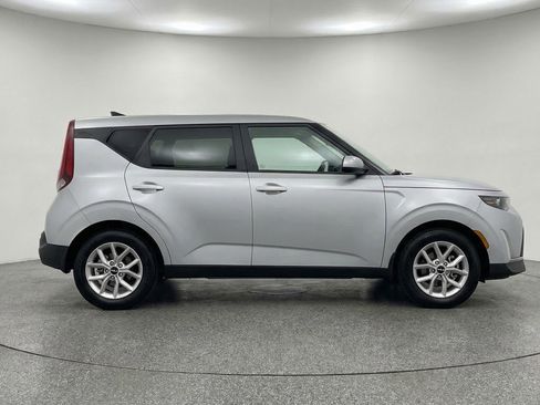 Used 2025 Kia Soul LX w/ LX Technology Package image 11