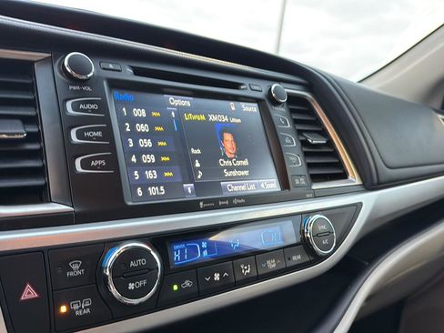 Certified 2017 Toyota Highlander XLE image 22