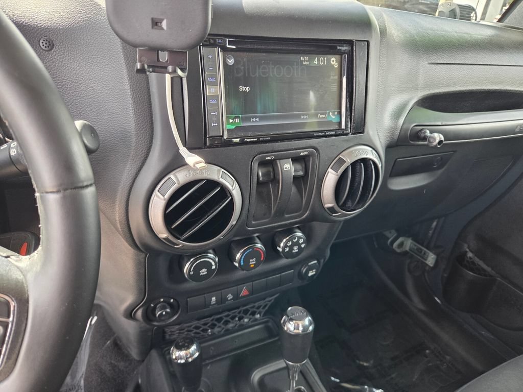 Used 2017 Jeep Wrangler Sport AWD/4WD image 21