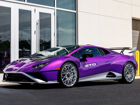 Used 2023 Lamborghini Huracan STO image 9