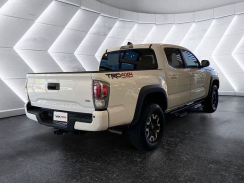 Used 2021 Toyota Tacoma TRD Off-Road w/ Technology Package AWD/4WD image 4