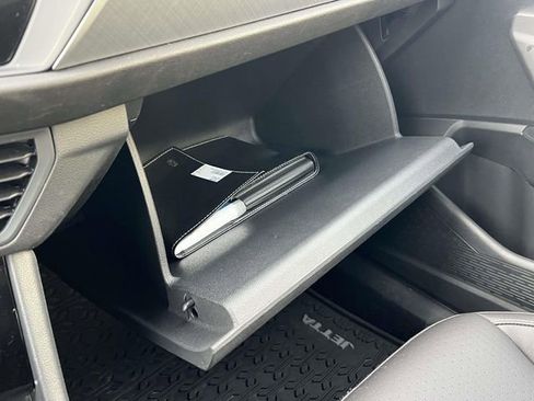 Certified 2023 Volkswagen Jetta SE w/ Panoramic Sunroof Package image 35