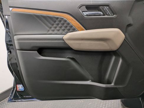 Used 2023 GMC Canyon Denali image 8