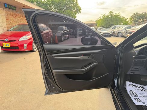Used 2022 MAZDA MAZDA3 s FWD image 16