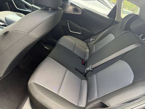 Used 2025 Kia Soul LX w/ LX Technology Package FWD image 37