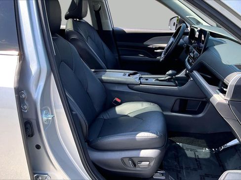 Used 2024 Toyota Grand Highlander AWD image 9