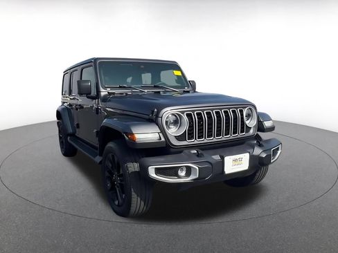 Used 2025 Jeep Wrangler Unlimited Sahara AWD/4WD image 12