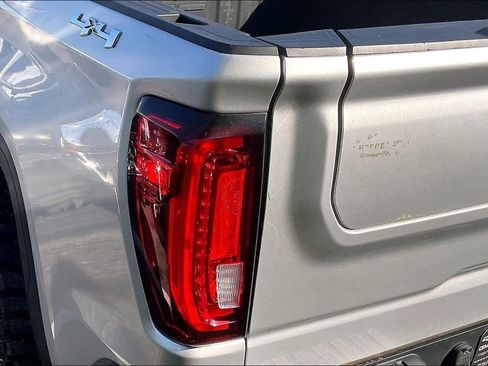 Used 2019 GMC Sierra 1500 SLT w/ SLT Premium Plus Package AWD/4WD image 30