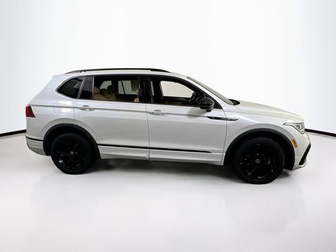 Used 2023 Volkswagen Tiguan SE R-Line AWD/4WD image 4